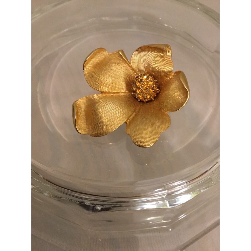 Vintage BOUCHER Goldtone Pave Rhinestone Center Flower Brooch/Pin #7400 Rare